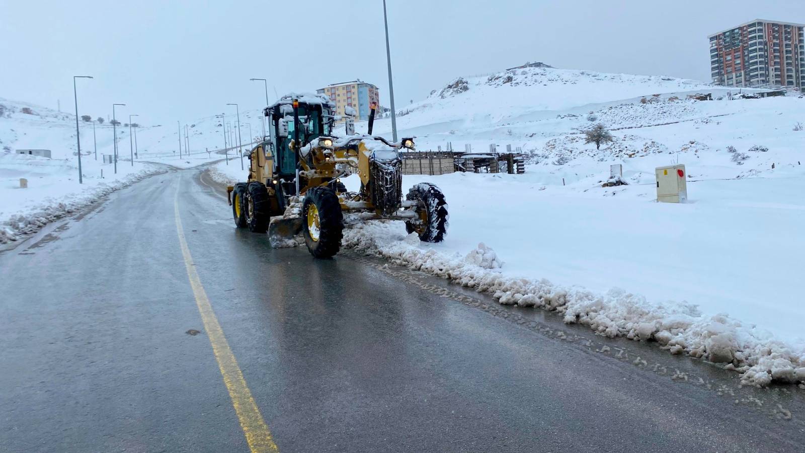 Malatya’da kardan kapanan 342 mahalle yolundan 184’ü açıldı